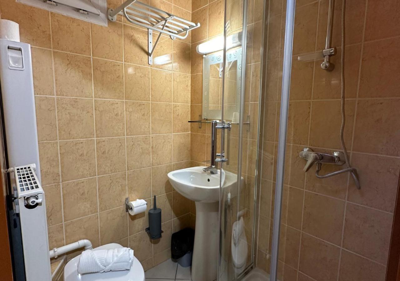 Hotel Victor Hugo Aubervilliers Eksteriør bilde