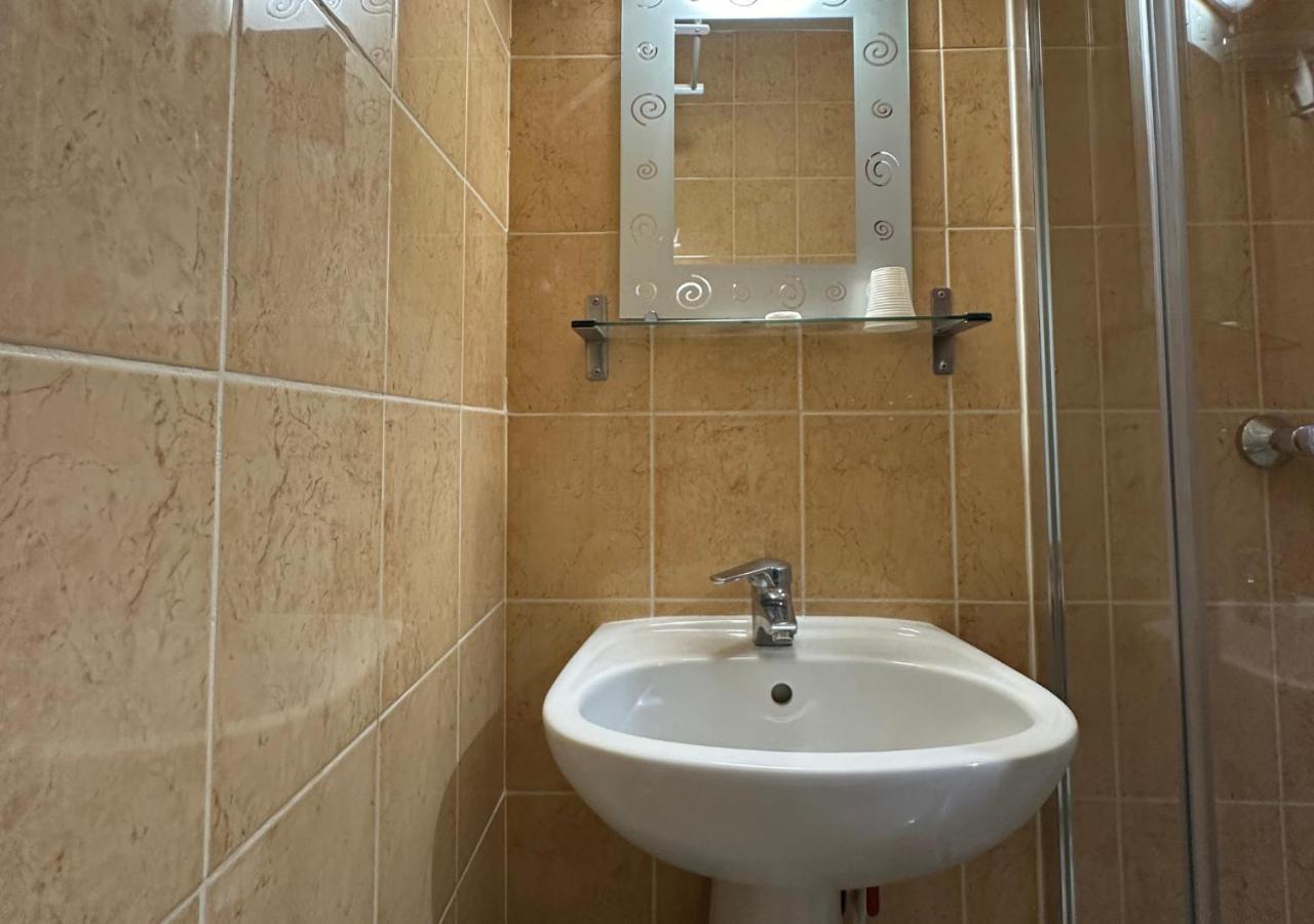 Hotel Victor Hugo Aubervilliers Eksteriør bilde